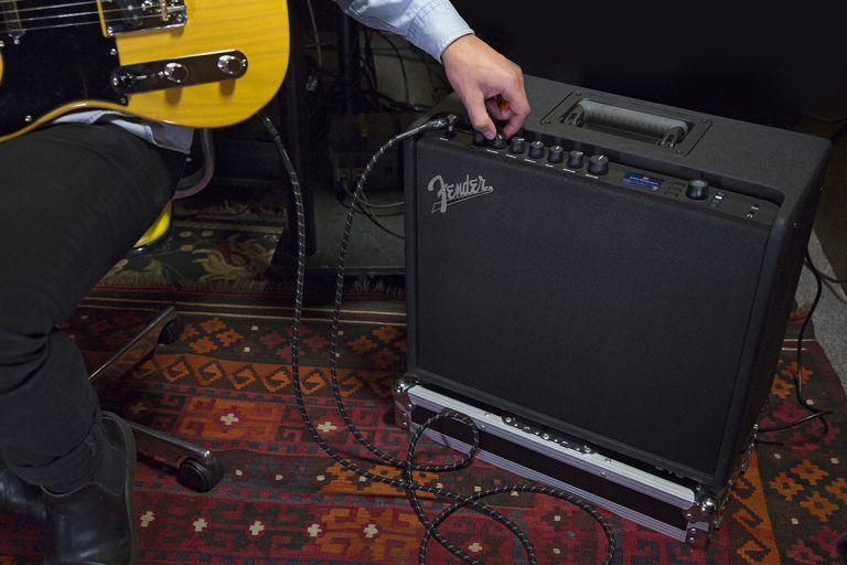 Série Fender Mustang,Ampli pour guitare électrique Fender Mustang GT, ampli à transistor