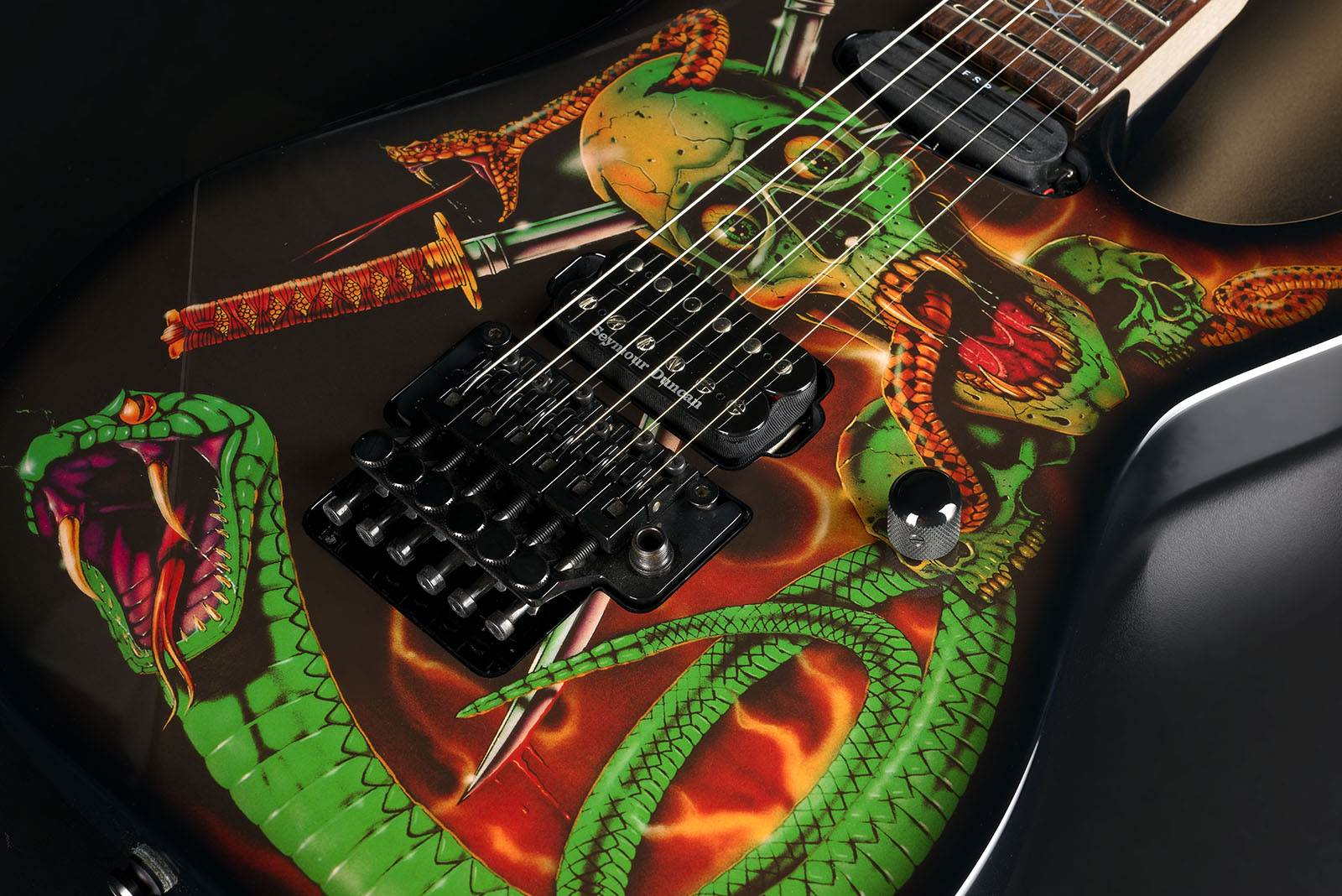 Esp Custom Shop George Lynch Skulls & Snakes Jap Signature Hst Fr Rw - Custom Graphic - Guitare Électrique MÉtal - Variation 3