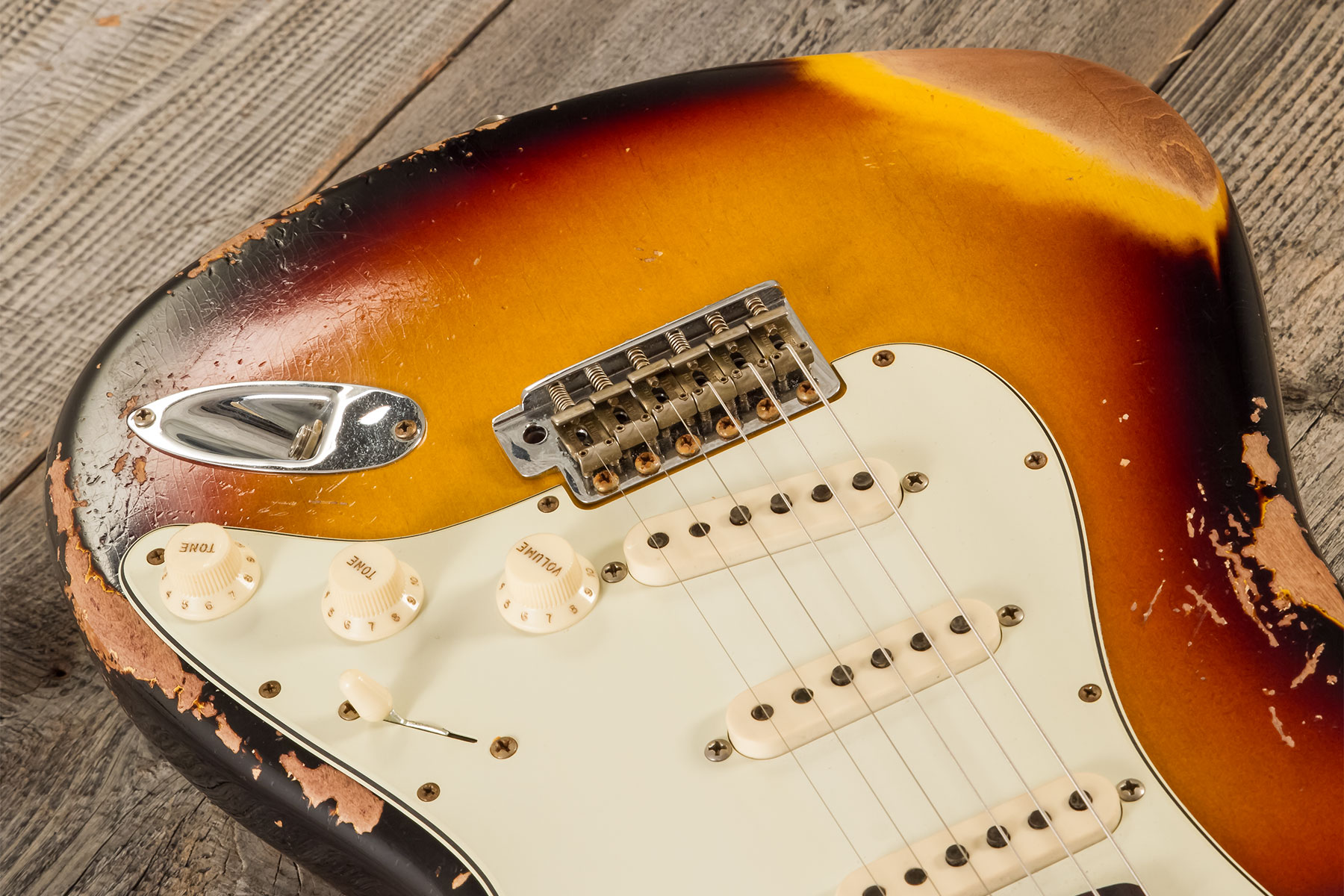 Fender Custom Shop Strat 1960 3s Trem Rw #cz578789 - Heavy Relic 3-color Sunburst - Guitare Électrique Forme Str - Variation 3