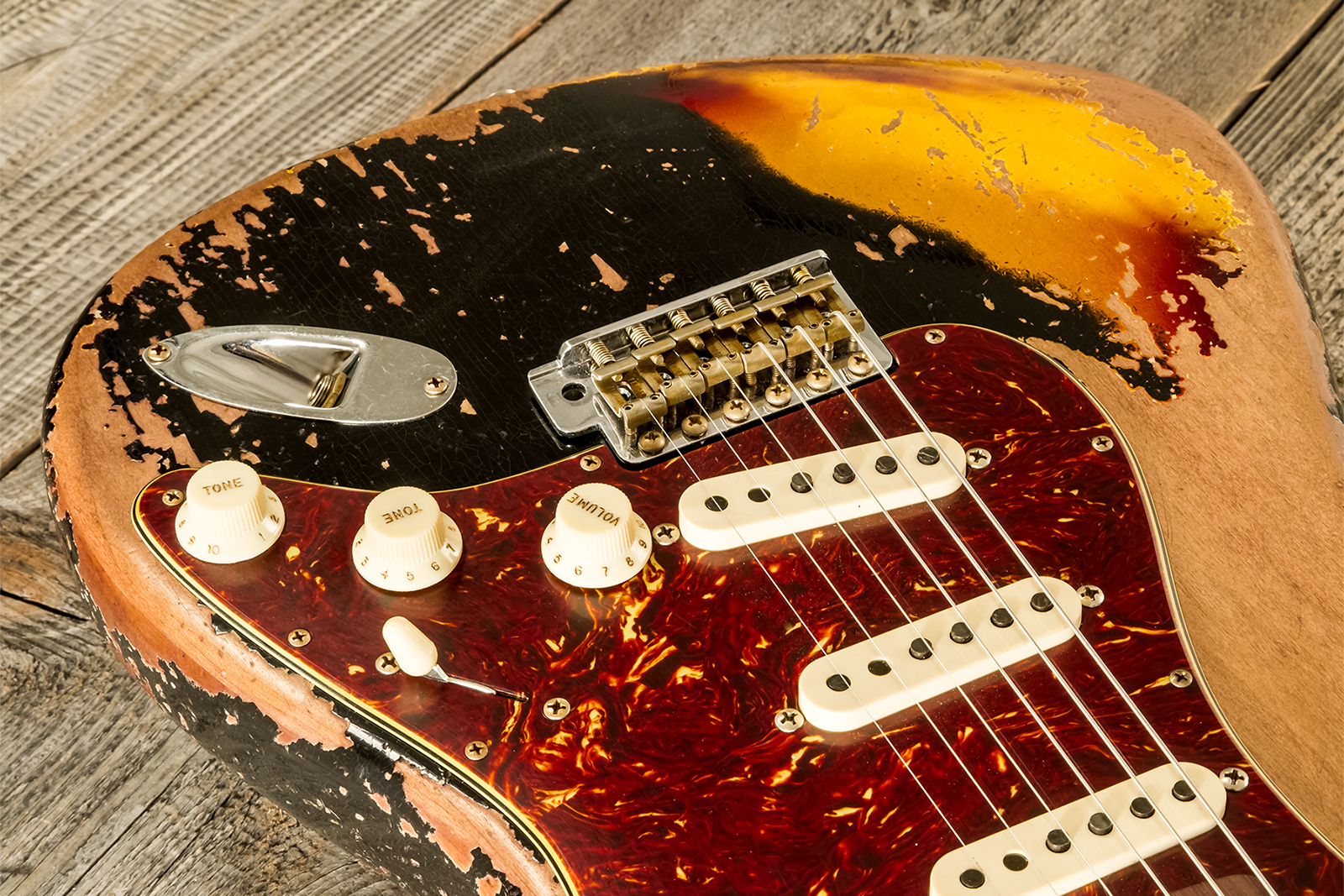 Fender Custom Shop Strat 1961 3s Trem #cz580688 - Super Heavy Relic Black O. 3-color Sunburst - Guitare Électrique Forme Str - Variation 3