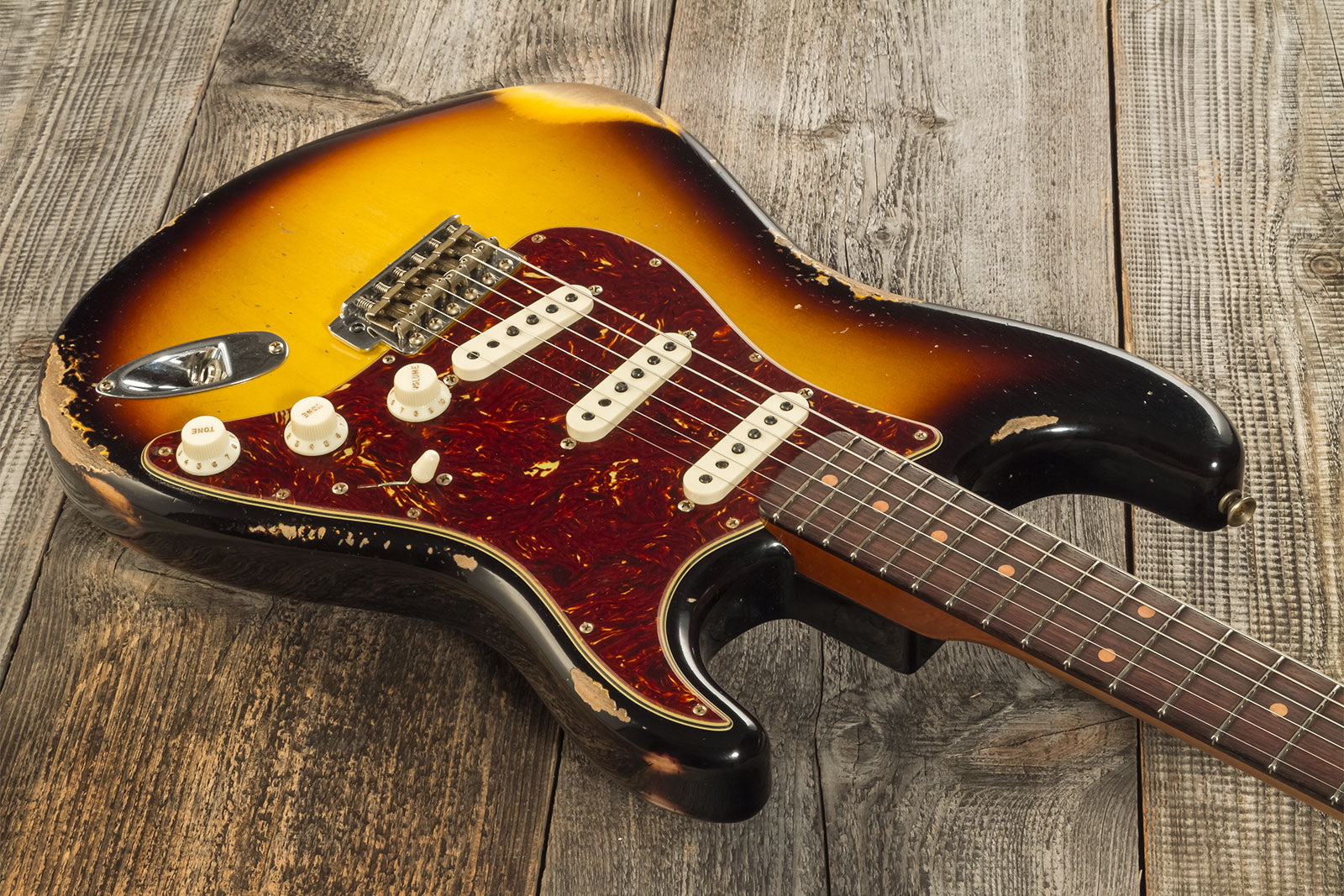 Fender Custom Shop Strat 1961 3s Trem Rw #cz575233 - Heavy Relic 3-color Sunburst - Guitare Électrique Forme Str - Variation 2