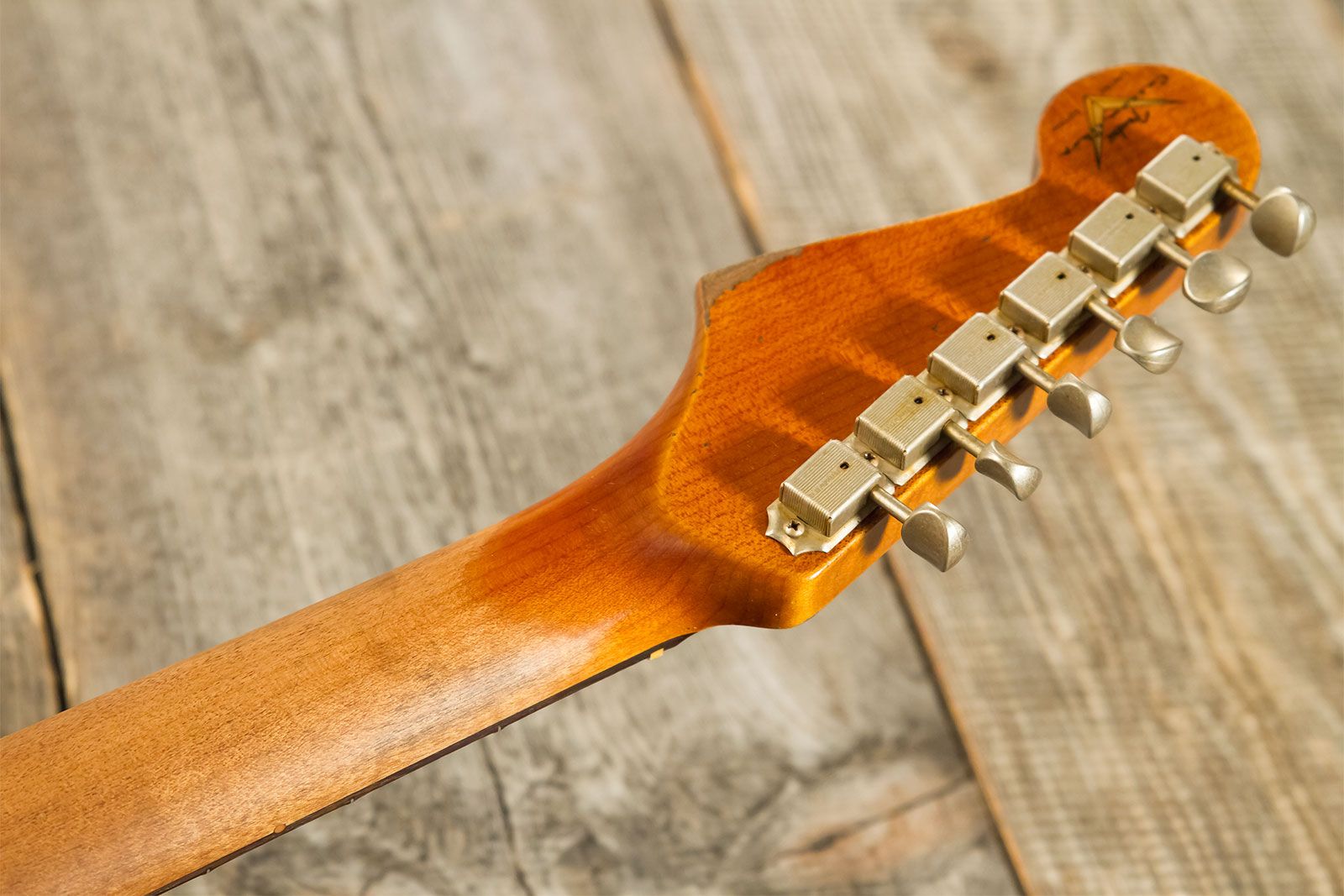 Fender Custom Shop Strat 1961 3s Trem Rw #cz575233 - Heavy Relic 3-color Sunburst - Guitare Électrique Forme Str - Variation 8