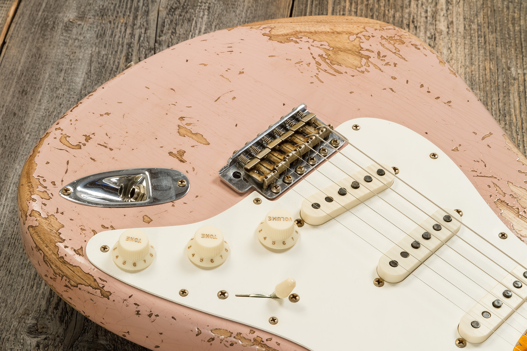 Fender Custom Shop Strat Red Hot 3s Trem Mn #cz579150 - Super Heavy Relic Dirty Shell Pink - Guitare Électrique Forme Str - Variation 3