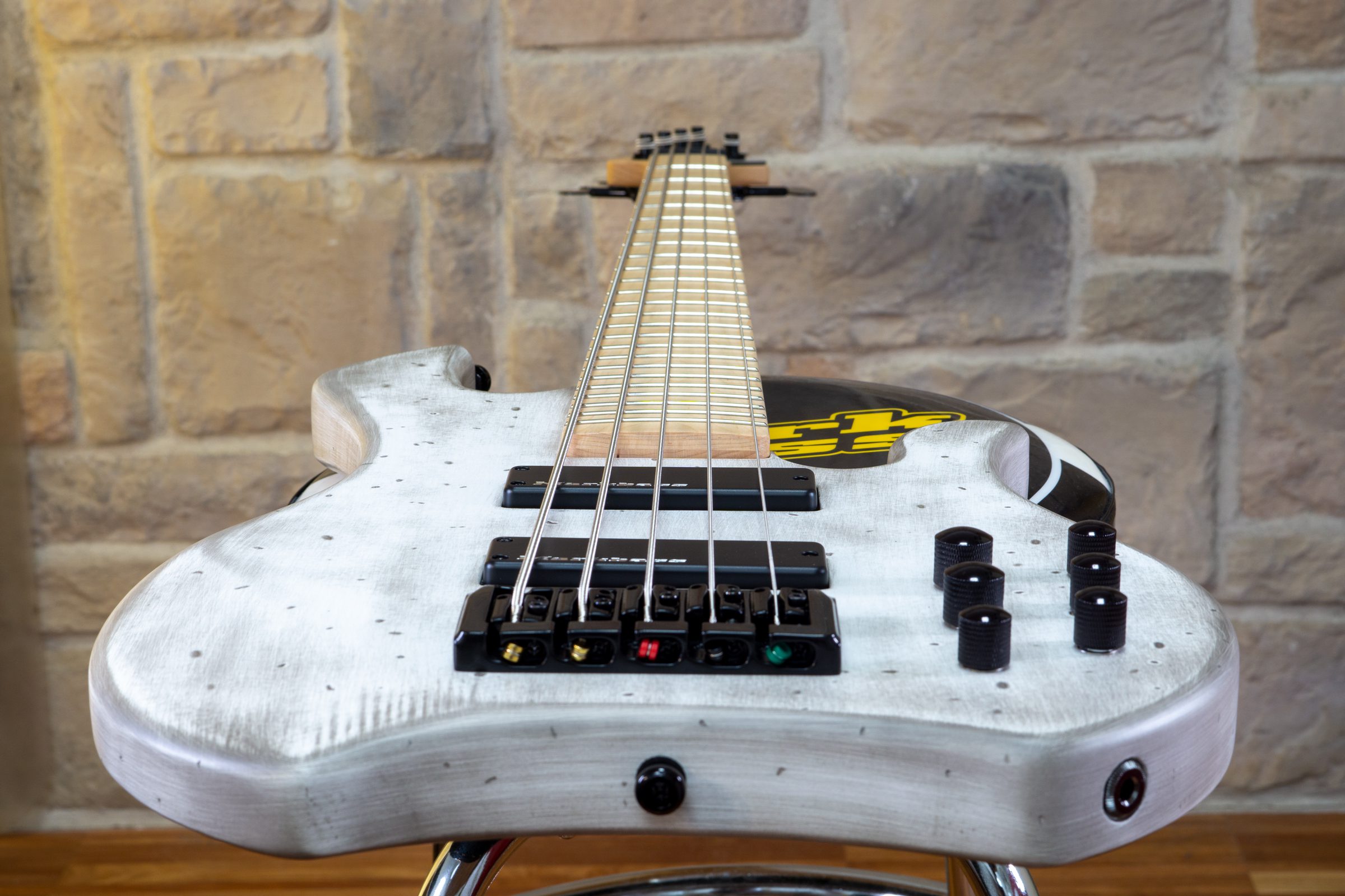 Markbass Mb Kimandu F1 5 Bk Mp 5c Active Mn - Old White - Basse Électrique Solid Body - Variation 2