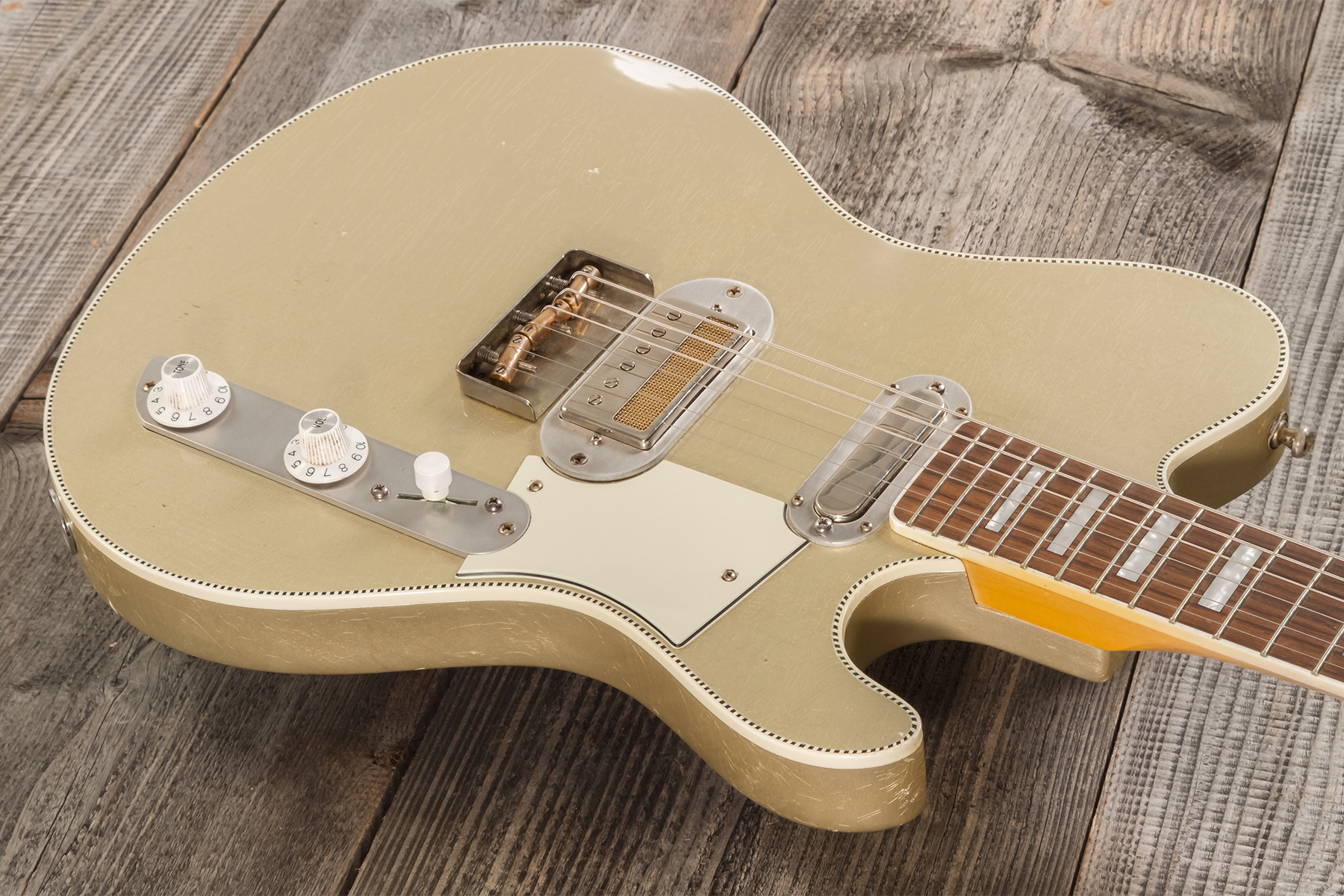 Roadrunner Federal Mod T Hs Ht Rw #23114 - Shoreline Gold Soft Distress - Guitare Électrique RÉtro Rock - Variation 2