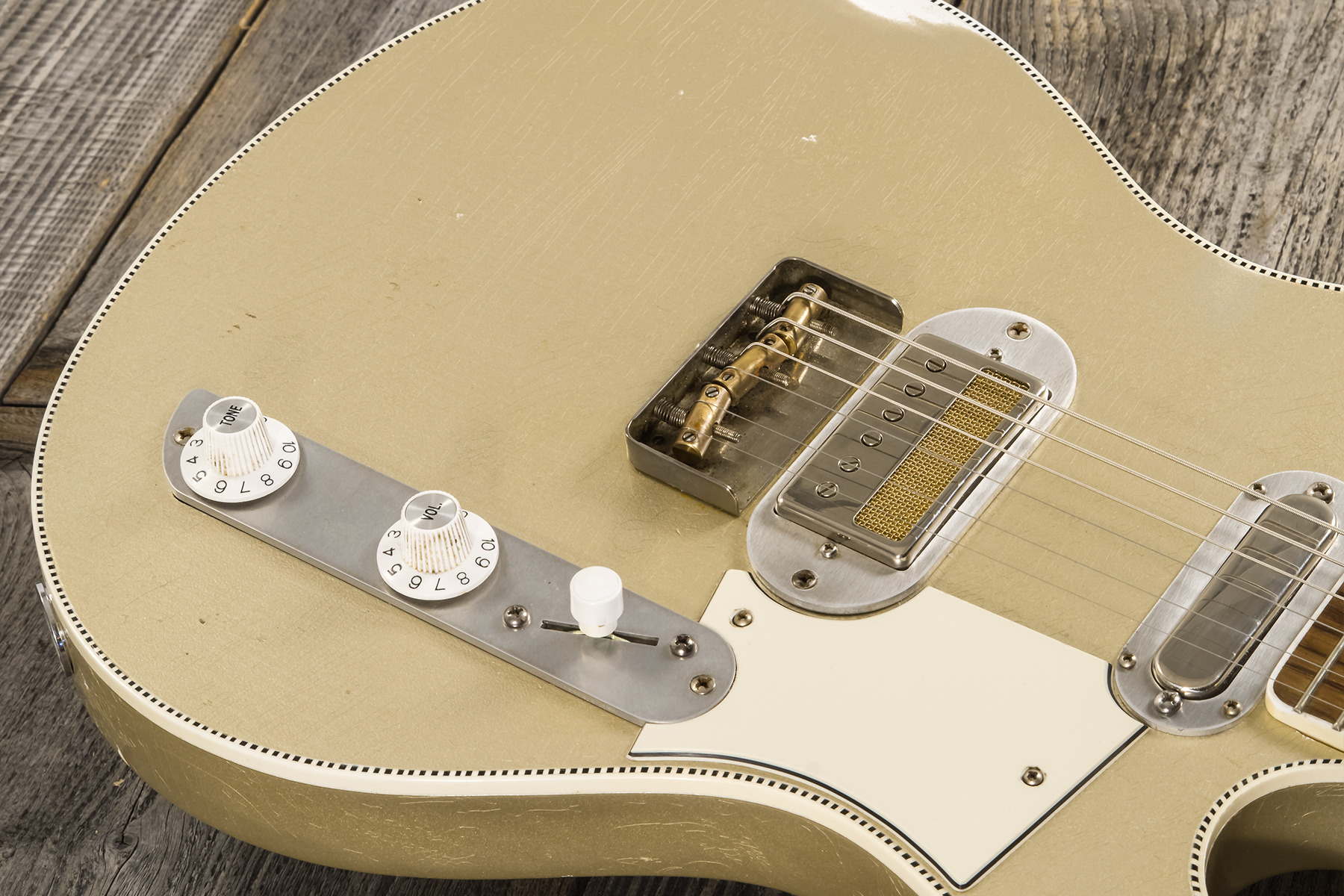 Roadrunner Federal Mod T Hs Ht Rw #23114 - Shoreline Gold Soft Distress - Guitare Électrique RÉtro Rock - Variation 3